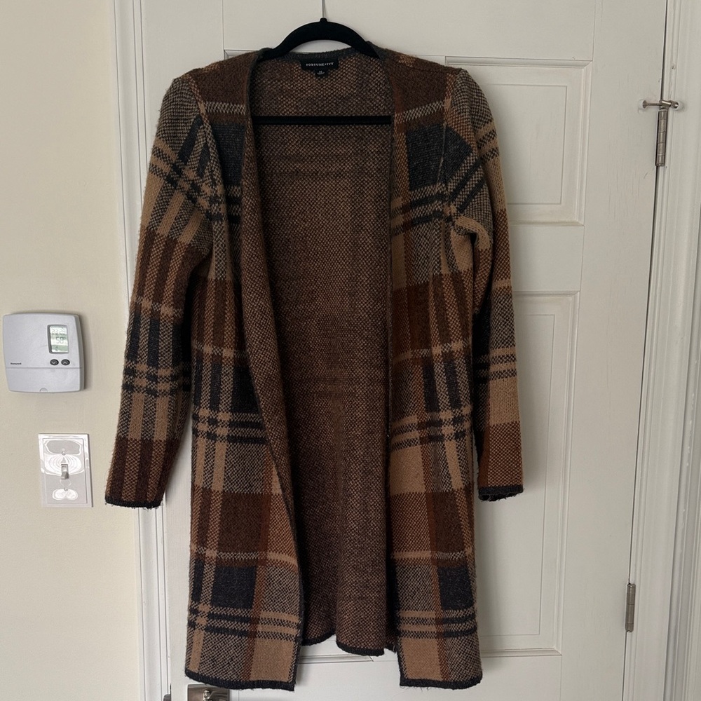 Cozy Plaid Open-Front Cardigan in Brown and Black